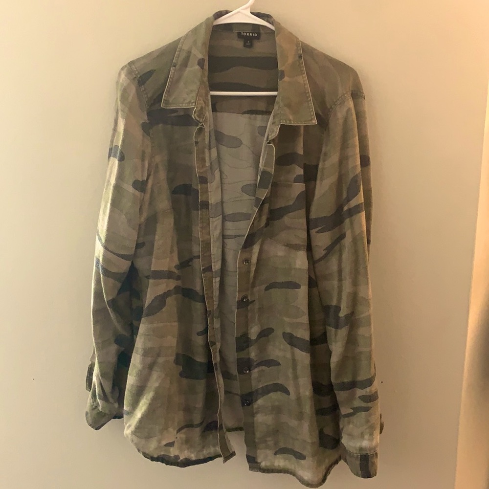 Torrid Camo Buttonup - Size 1